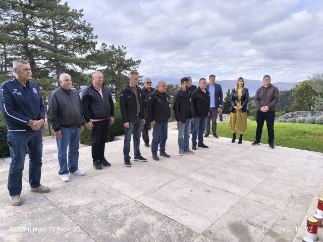 Cvijeće i svijeće za sve poginule i umrle hrvatske branitelje